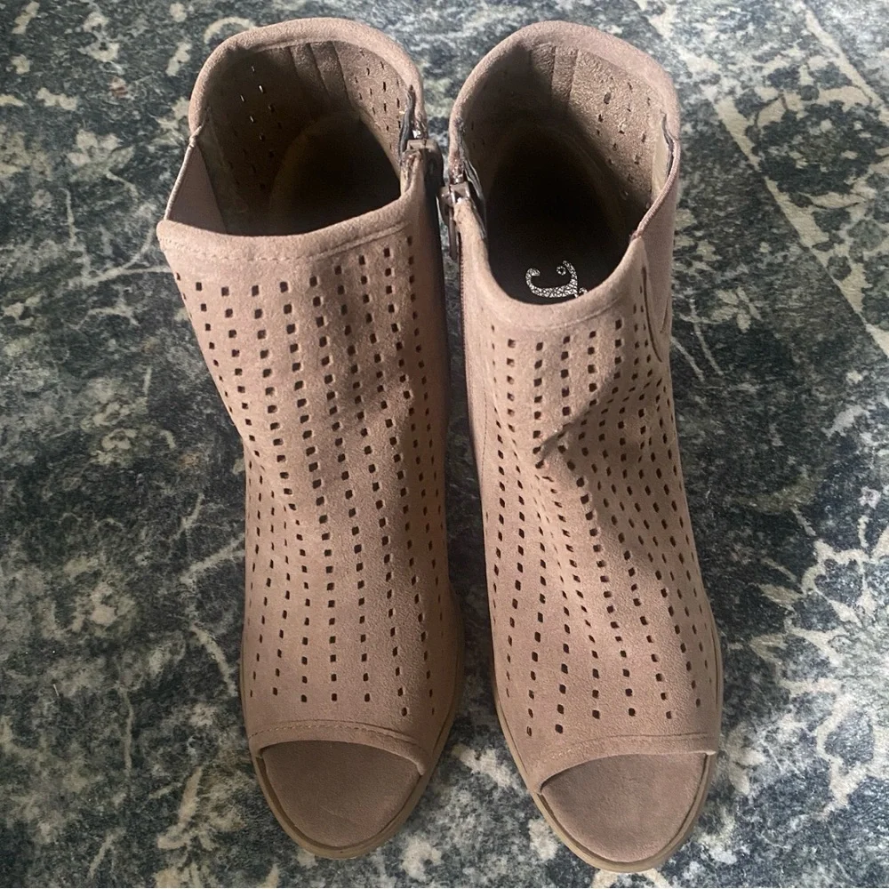 Women's tan open mesh ankle booties with block heel size 8.5 autumn fall neutral - Picture 4 of 8